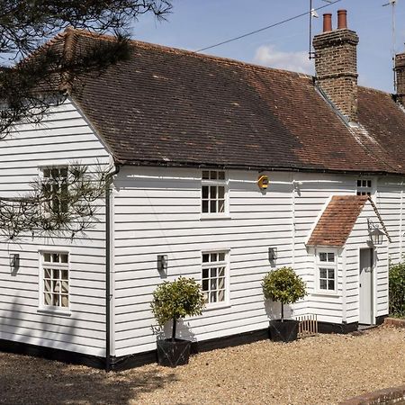 Cosy Cottage With Beautiful Garden, Hottub & Sauna Marden  Bagian luar foto
