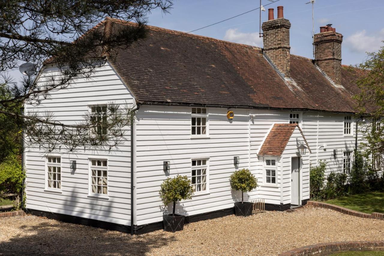 Cosy Cottage With Beautiful Garden, Hottub & Sauna Marden  Bagian luar foto
