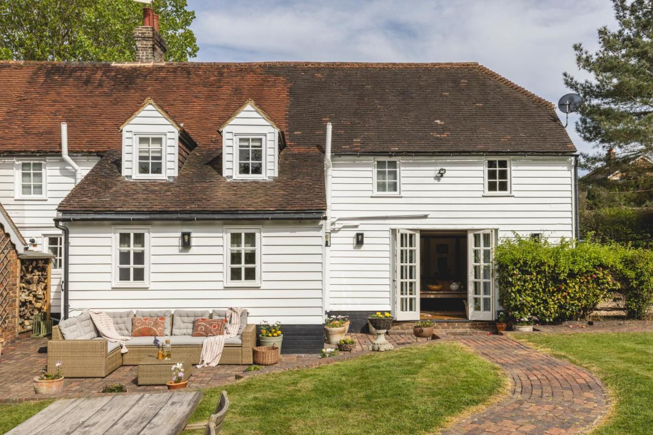 Cosy Cottage With Beautiful Garden, Hottub & Sauna Marden  Bagian luar foto