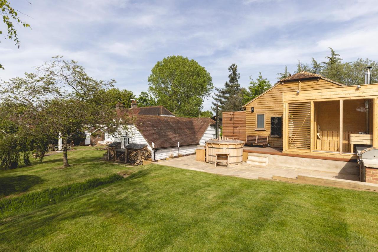 Cosy Cottage With Beautiful Garden, Hottub & Sauna Marden  Bagian luar foto
