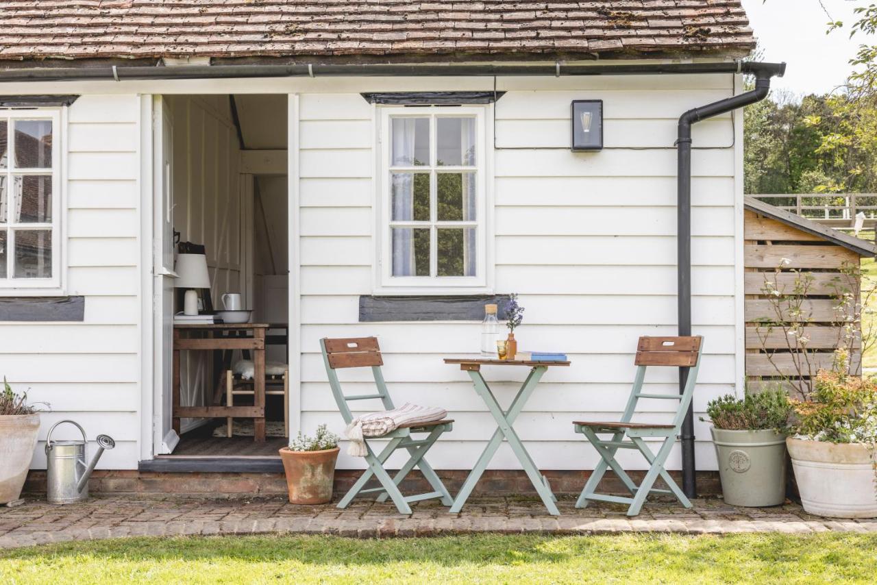 Cosy Cottage With Beautiful Garden, Hottub & Sauna Marden  Bagian luar foto